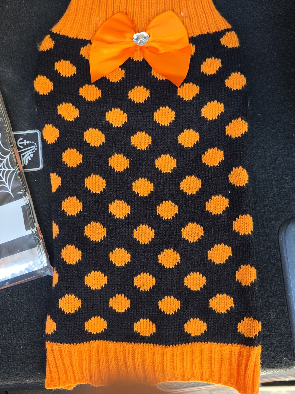 Medium DOGGY HALLOWEEN 1 SWEATER  AND 1 TEE
